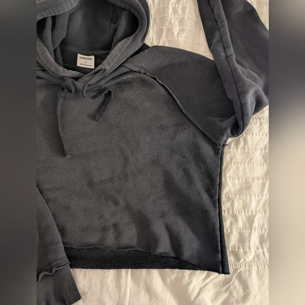 Gymshark Cropped Cotton Blend Hoodie - Raw Edge Hem - Raglan Sleeves - Picture 5 of 9